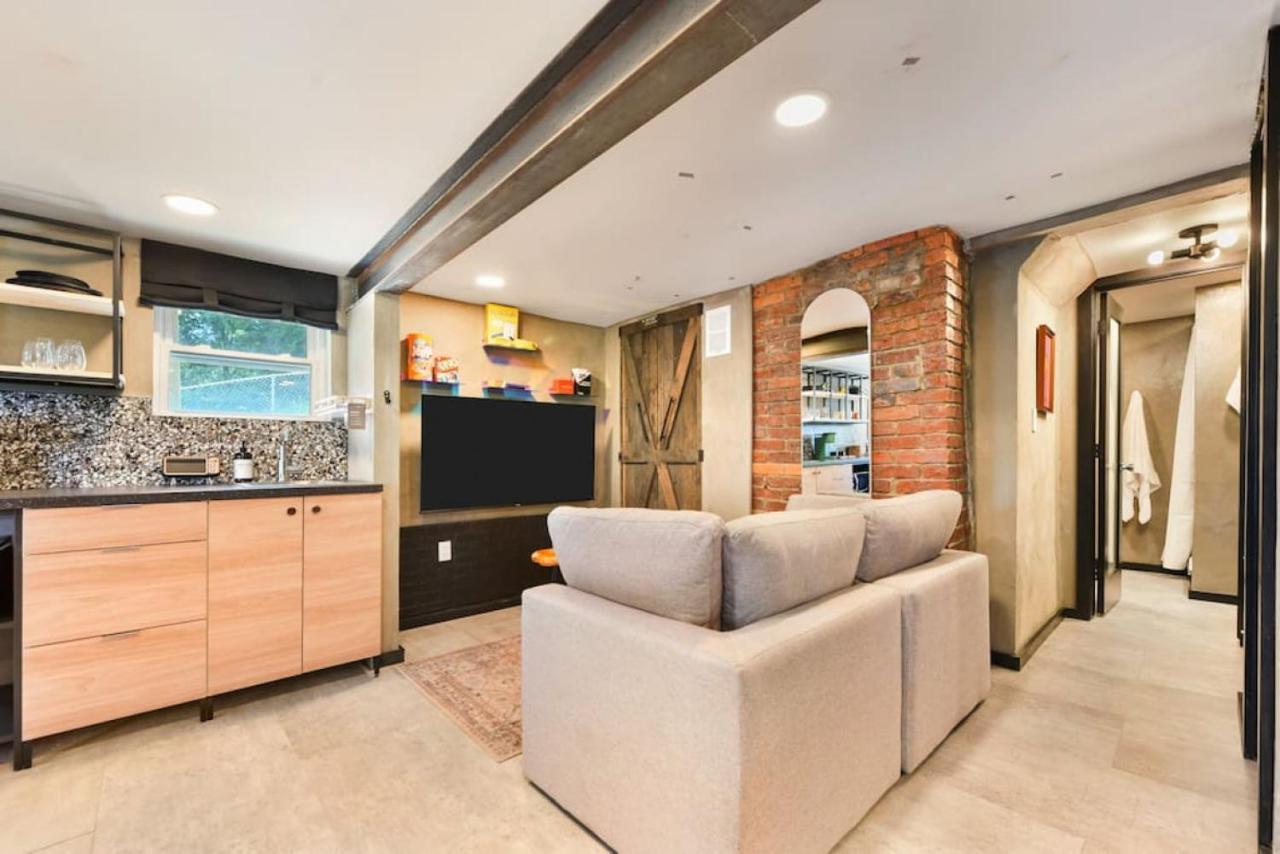 The Ridgway - 2 Apts In 1 - Great Privacy, Beautiful Space Holiday home Pittsburgh