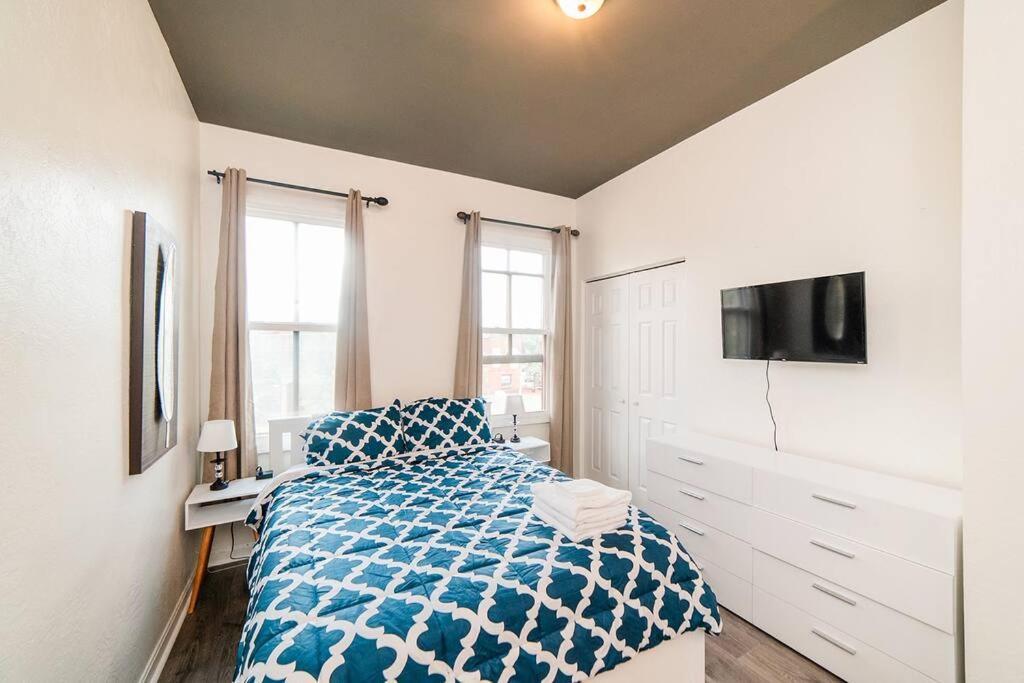 Comfortable And Walkable - Off-street Parking Apartment *