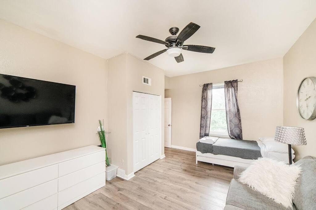 Apartment Comfortable And Walkable - Off-street Parking