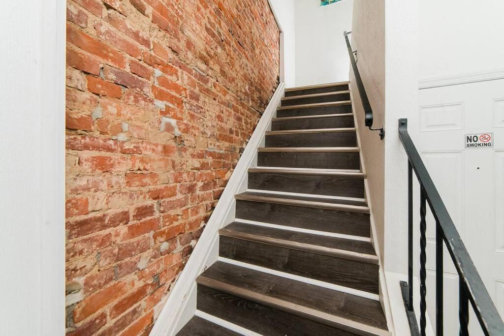 Off-street Parking - Washer & Dryer - Groupstay Apartment Pittsburgh