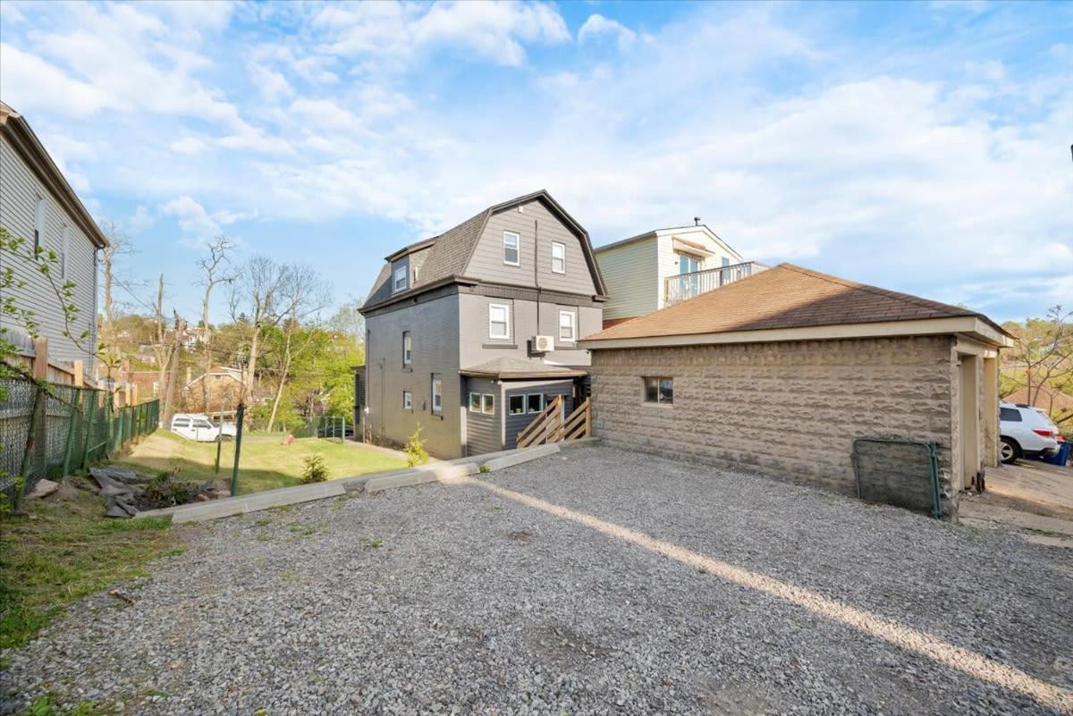 Sophisticated Elegance In Pghs Scenic Locale Holiday home Pittsburgh