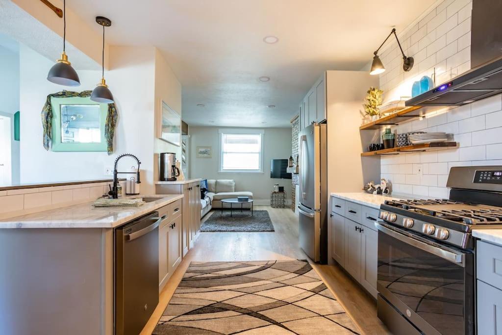 Sophisticated Elegance In Pghs Scenic Locale Pittsburgh