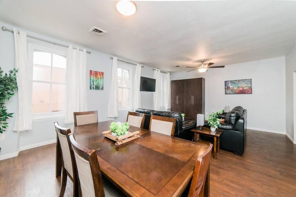 Off-street Parking - Washer & Dryer - Groupstay Apartment *