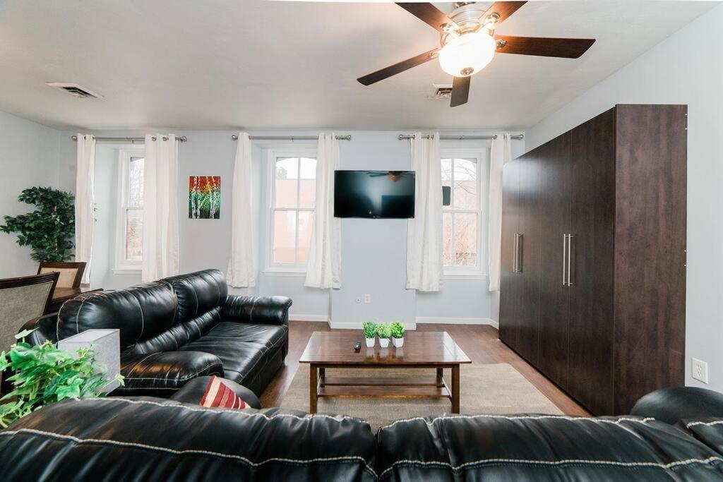 Apartment Off-street Parking - Washer & Dryer - Groupstay Pittsburgh