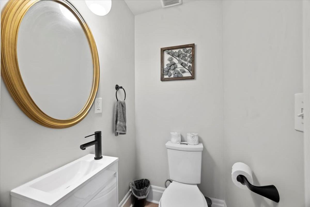 Holiday home Sophisticated Elegance In Pghs Scenic Locale *