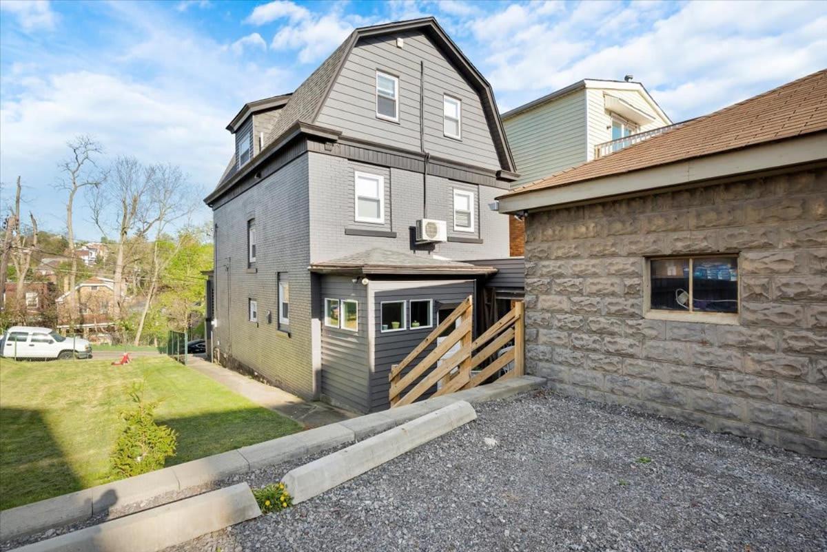 Sophisticated Elegance In Pghs Scenic Locale Pittsburgh