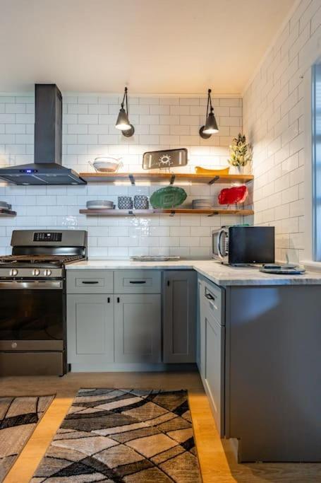 Sophisticated Elegance In Pghs Scenic Locale *