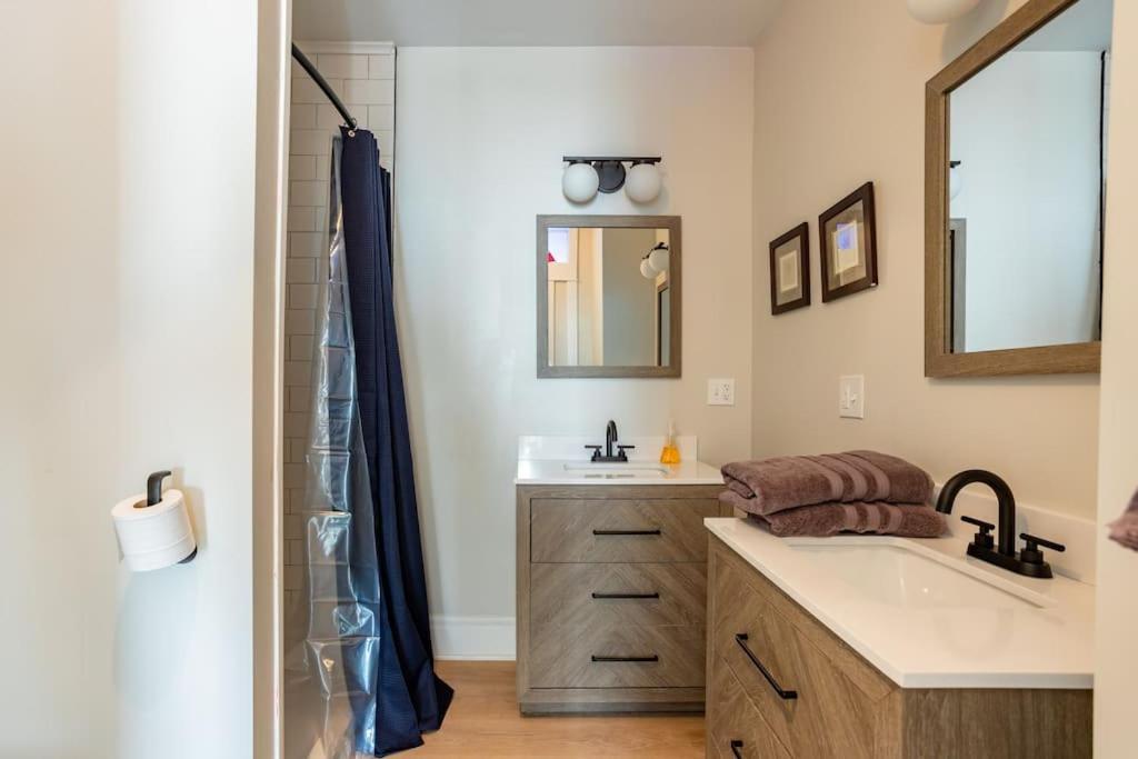 Sophisticated Elegance In Pghs Scenic Locale Holiday home Pittsburgh