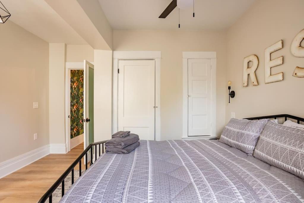 Holiday home Sophisticated Elegance In Pghs Scenic Locale *