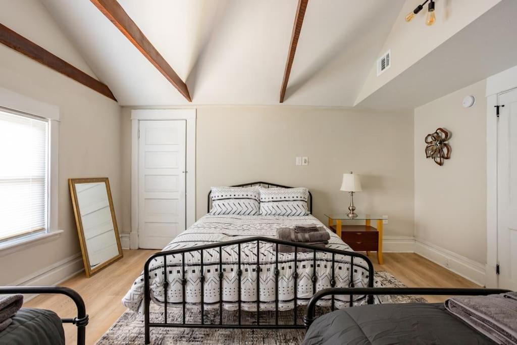 Sophisticated Elegance In Pghs Scenic Locale