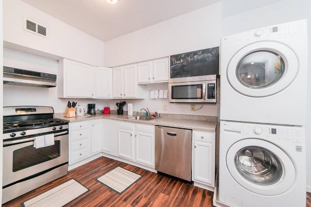 Apartment Off-street Parking - Washer & Dryer - Groupstay Pittsburgh