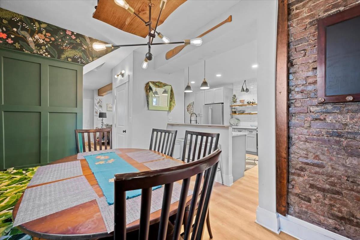 Sophisticated Elegance In Pghs Scenic Locale *