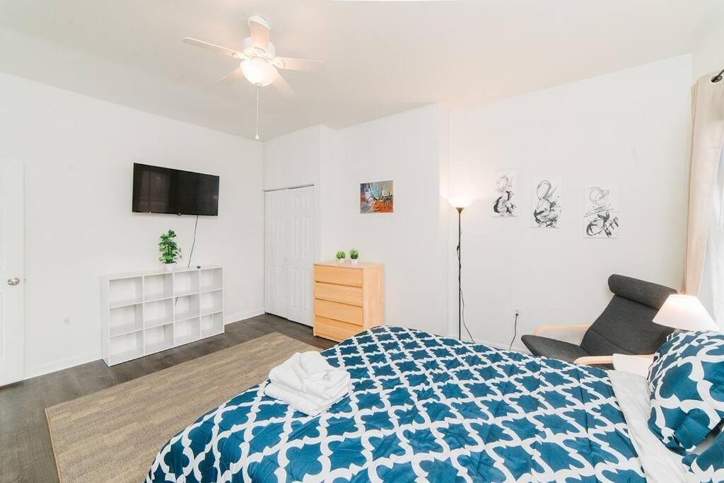 Off-street Parking - Washer & Dryer - Groupstay Apartment *