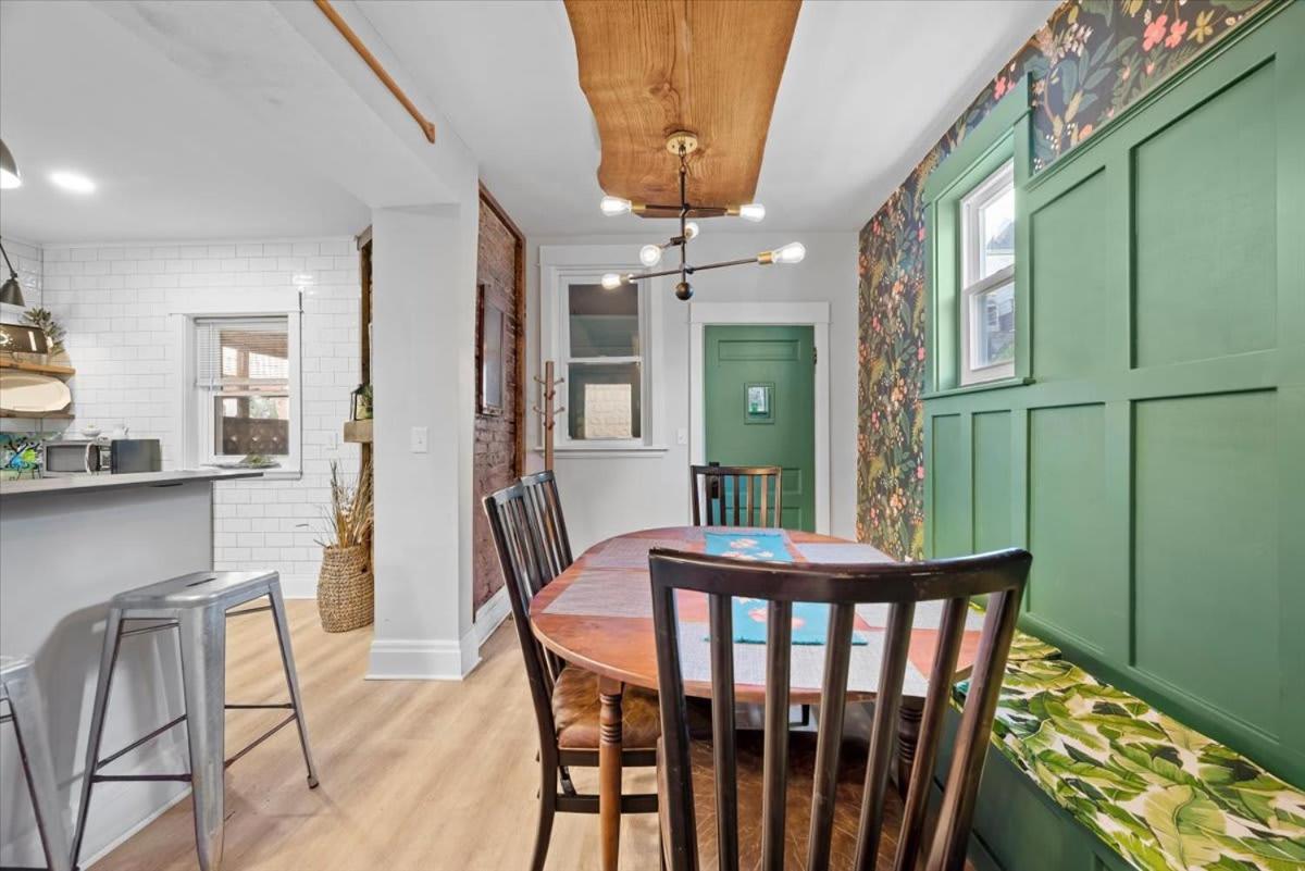 Holiday home Sophisticated Elegance In Pghs Scenic Locale *
