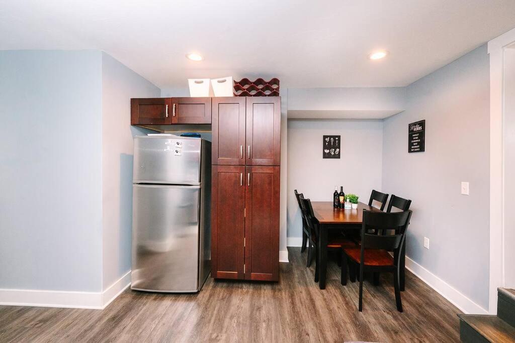 Apartment High-speed Internet - Parking - Washer & Dryer