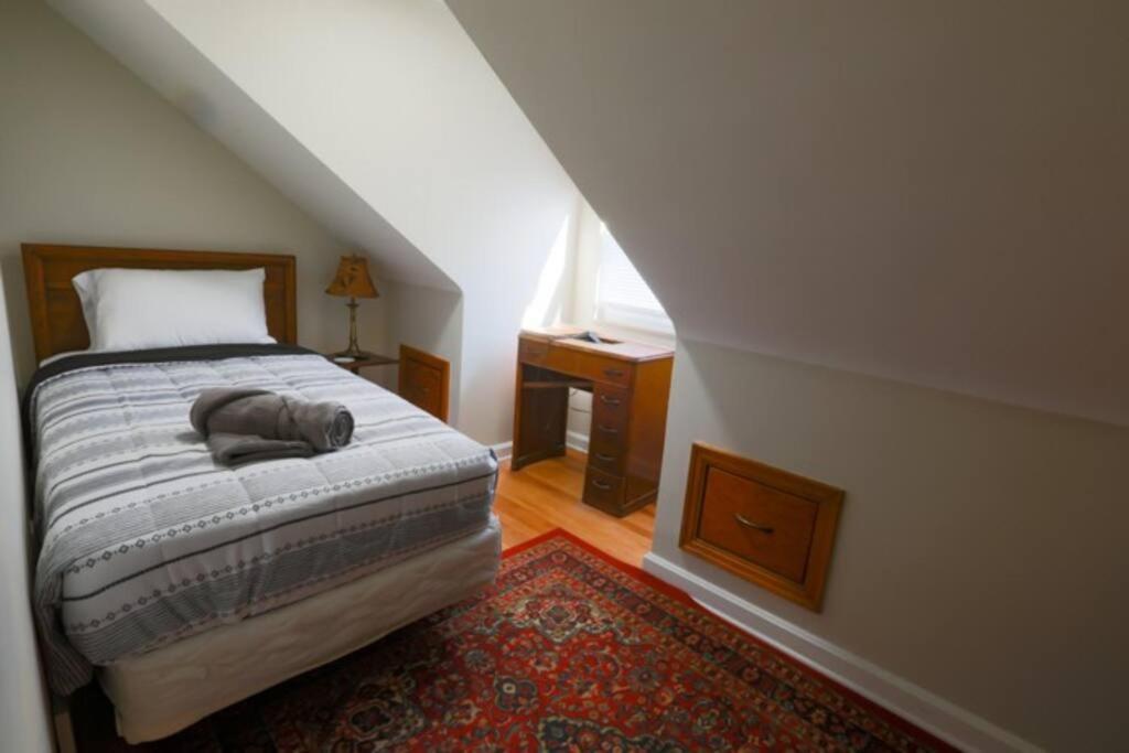 Close To * Charming Xl Cape Cod * Airport *