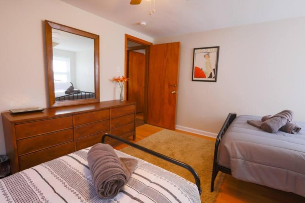 Close To * Charming Xl Cape Cod * Airport Holiday home