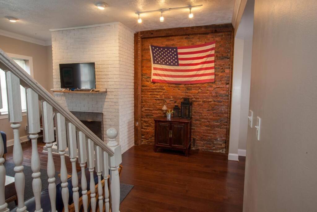 Great For Exploring * Stylish Loft Like Living Apartment *