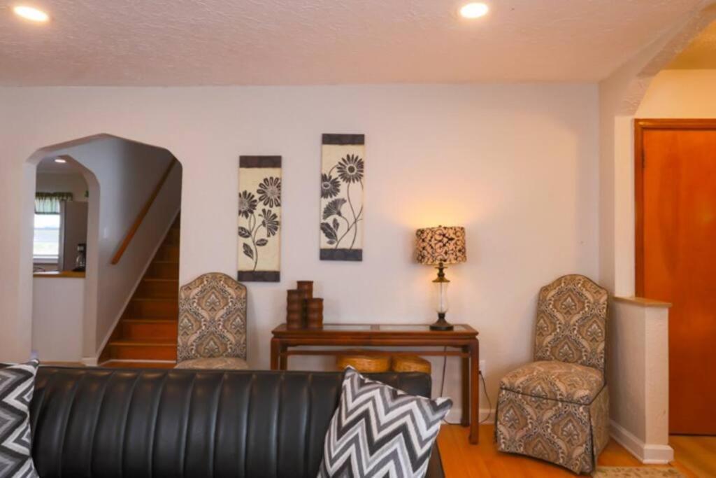 Close To * Charming Xl Cape Cod * Airport Holiday home