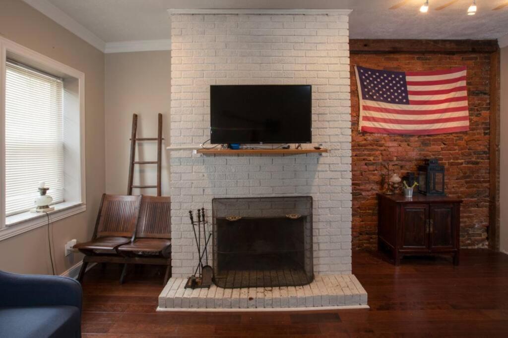 Apartment Great For Exploring * Stylish Loft Like Living *
