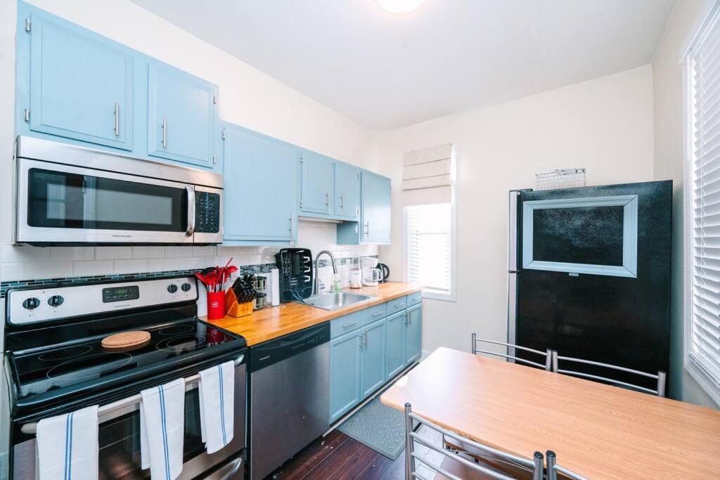 Free Parking - High Speed Internet - Yard Apartment *