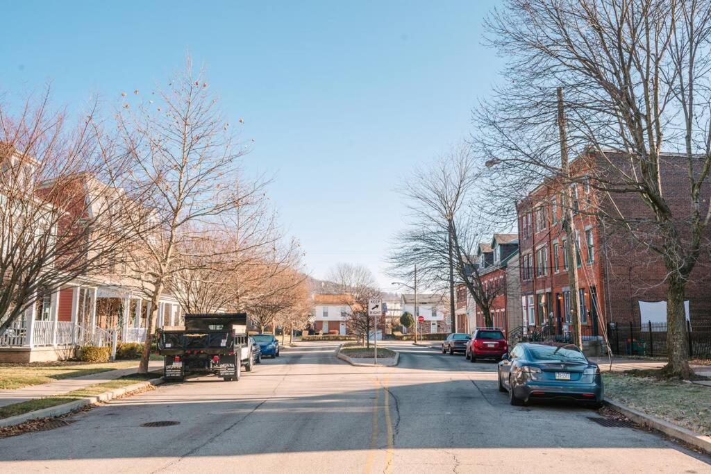 Free Parking - High Speed Internet - Yard Apartment Pittsburgh