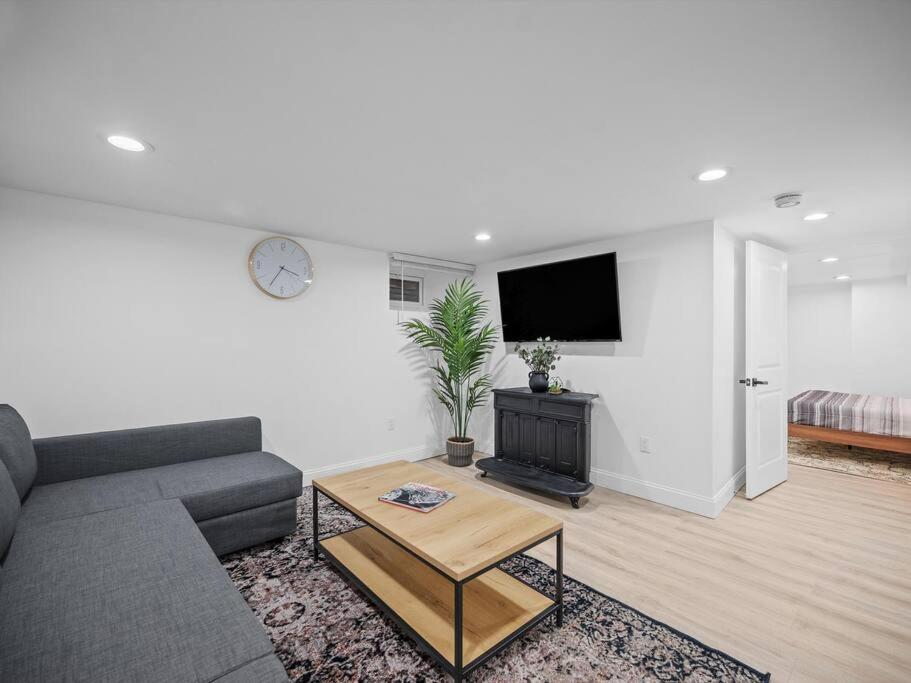 Apartment Shadyside, Pittsburgh, Modern And Quiet 1 Bedroom Unit1 With Free Parking Pittsburgh