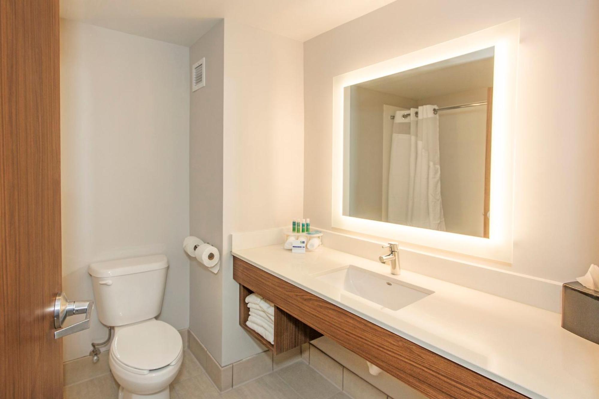 Hotel Express & North Shore By Ihg
