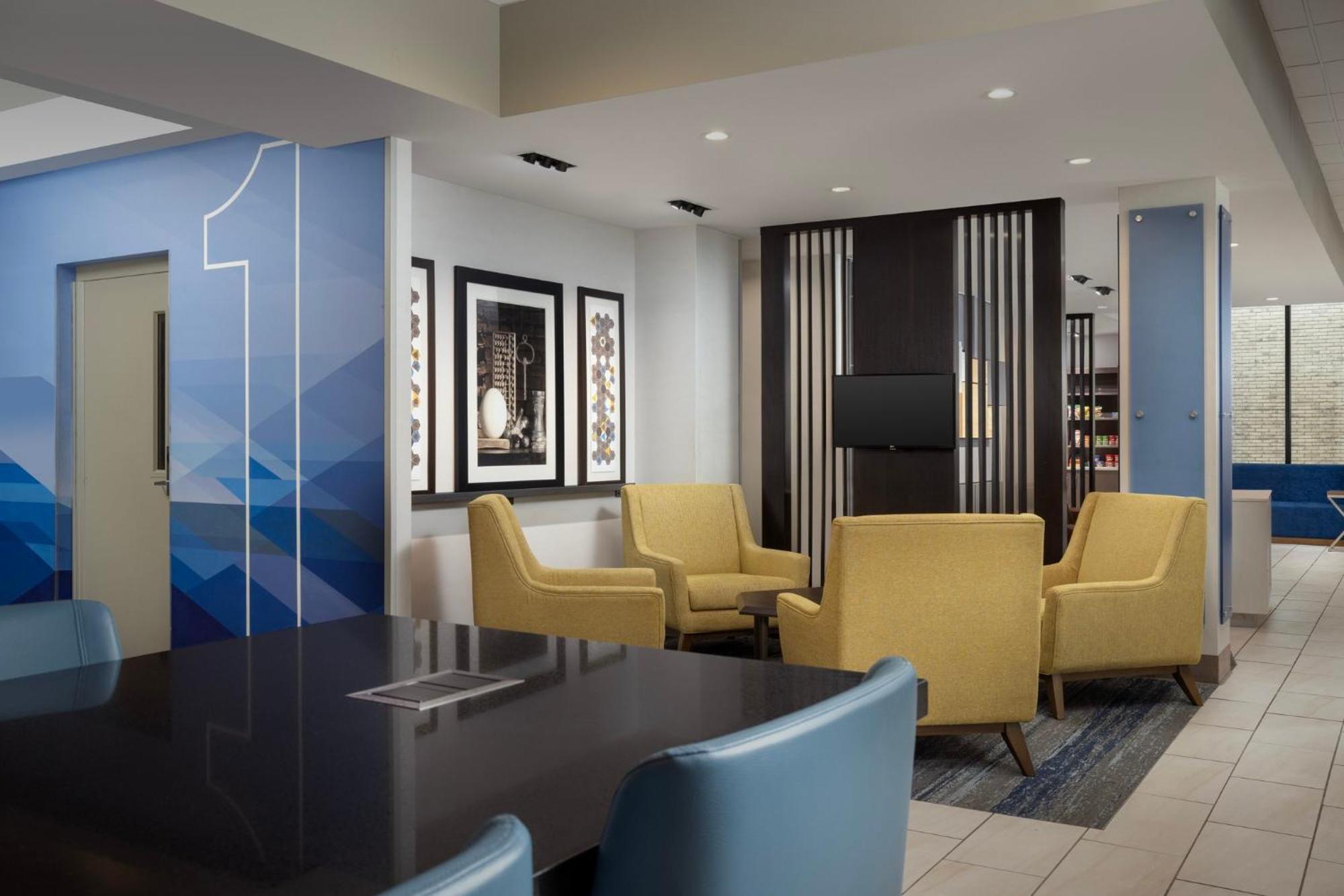 Express & North Shore By Ihg 4*