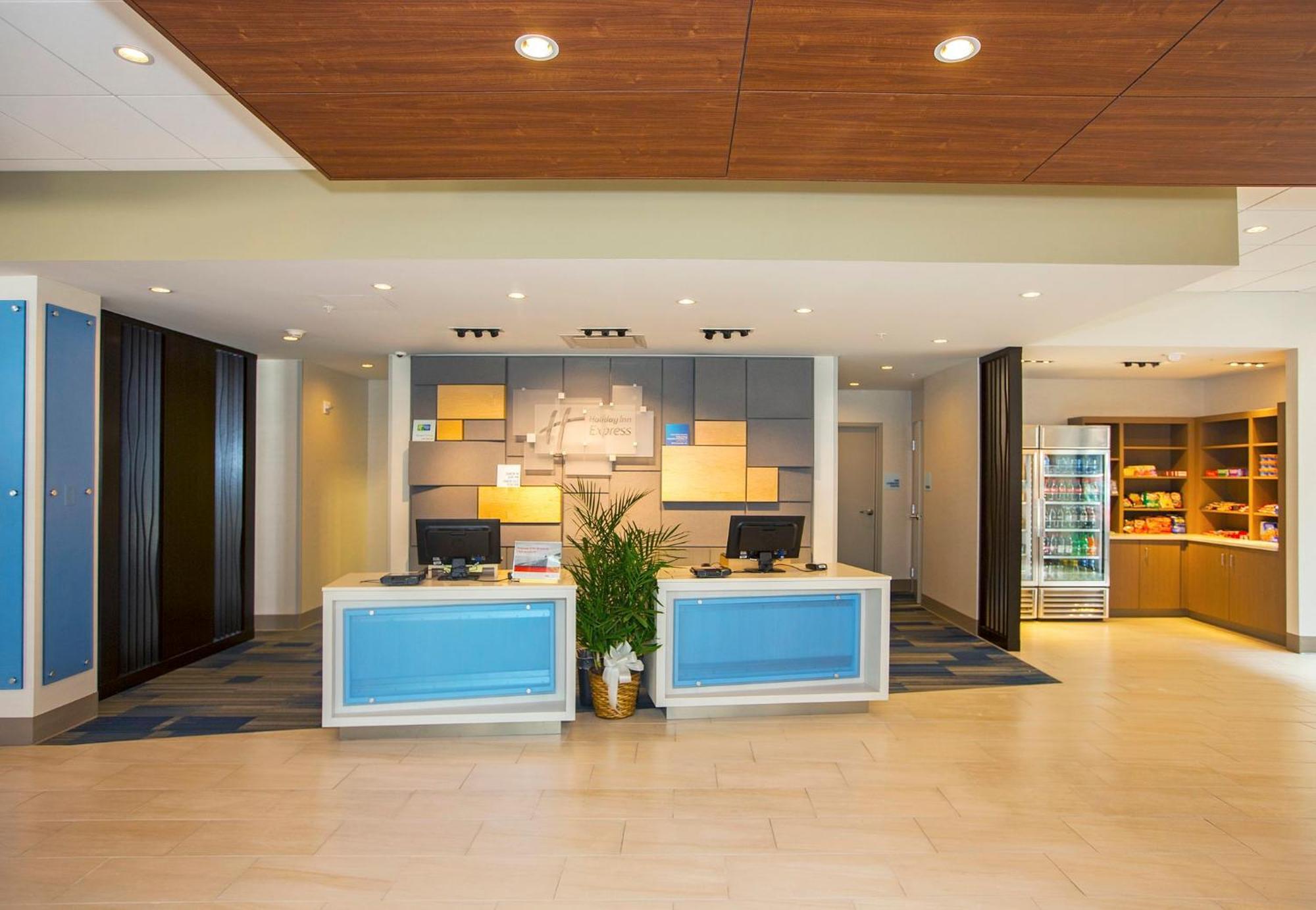 Hotel Express & North Shore By Ihg 4*