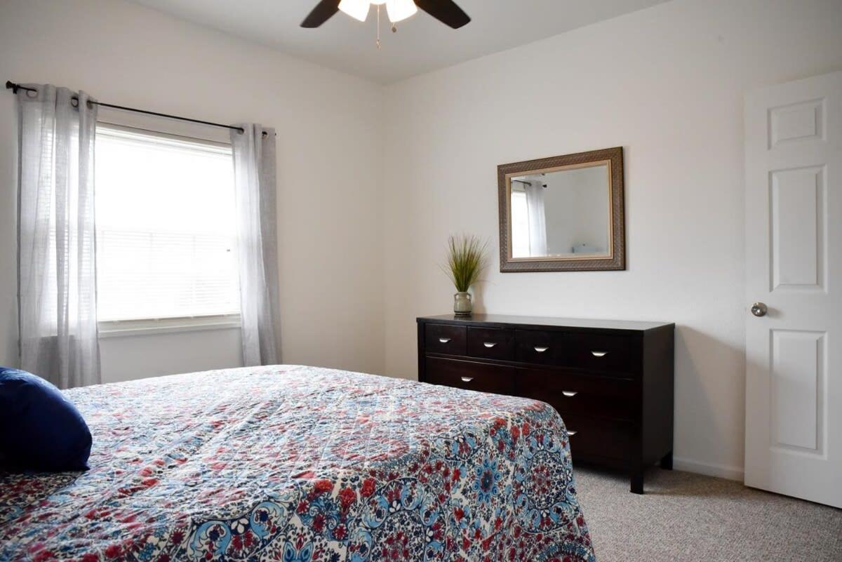 Cozy & Family Friendly Sleeps 6 Holiday home