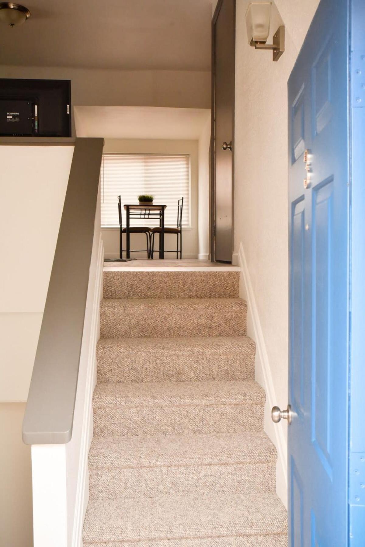 Unwind In A Bright Comfortable For 3 Apartment Pittsburgh