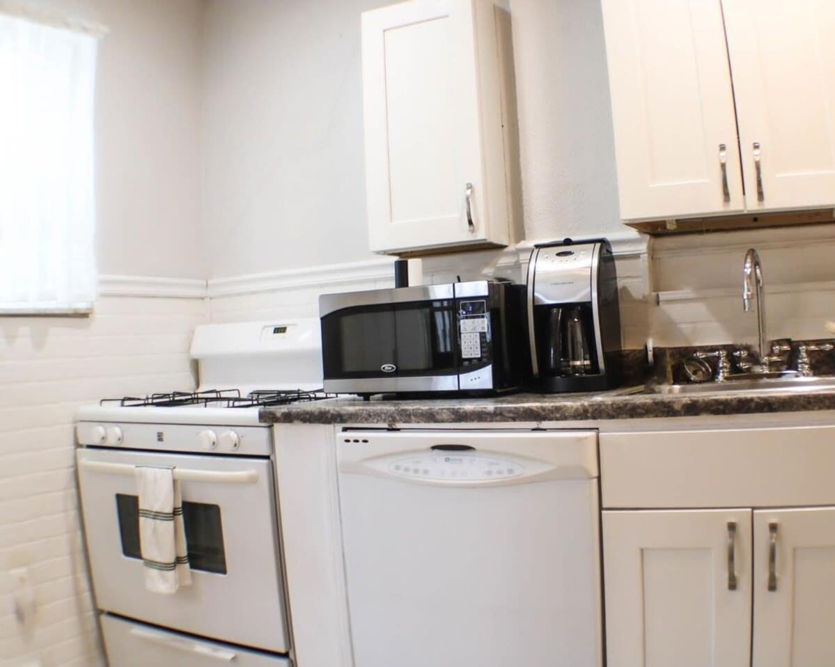 Massive 4 Bed House-short Walk To Amazing View Apartment *