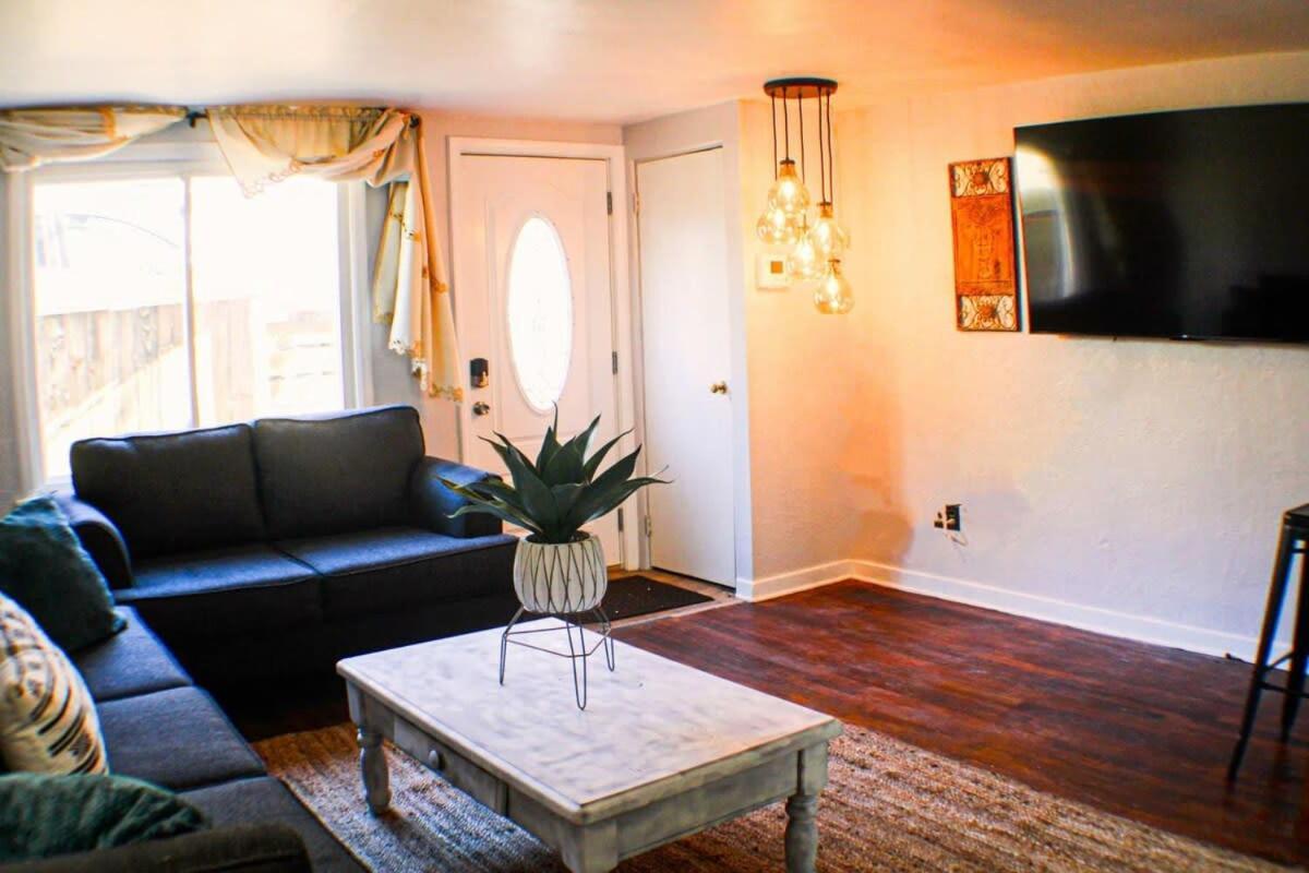 Ferienhaus Newly Renovated 2-bed Near Downtown-north Shore