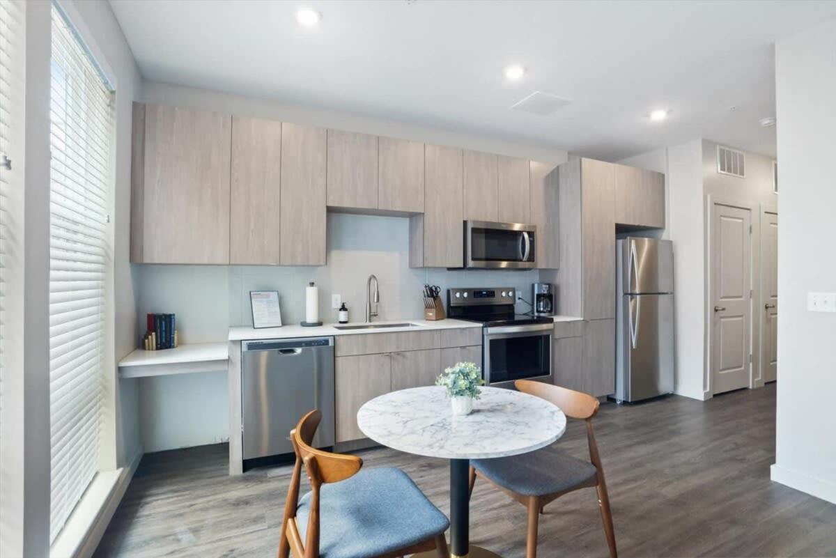 Cozysuites Modern 1br, Lawrenceville *