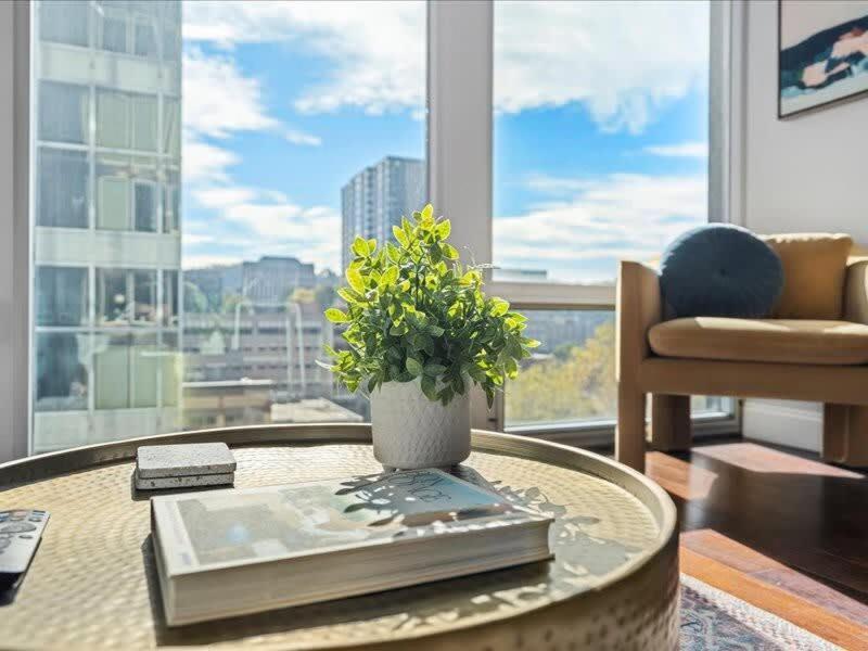 Apartment Cozysuites Modern 1br, Ppg Paints Arena, Pitts Pittsburgh