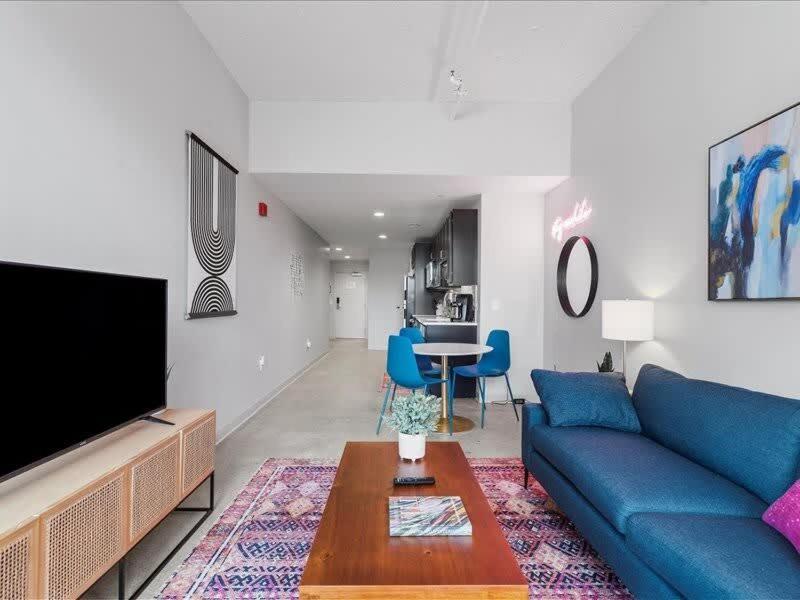 Cozysuites Modern 2br, Downtown Apartment *