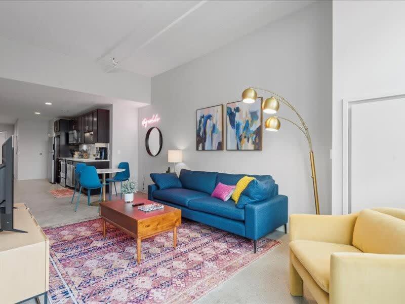 Cozysuites Modern 2br, Downtown *
