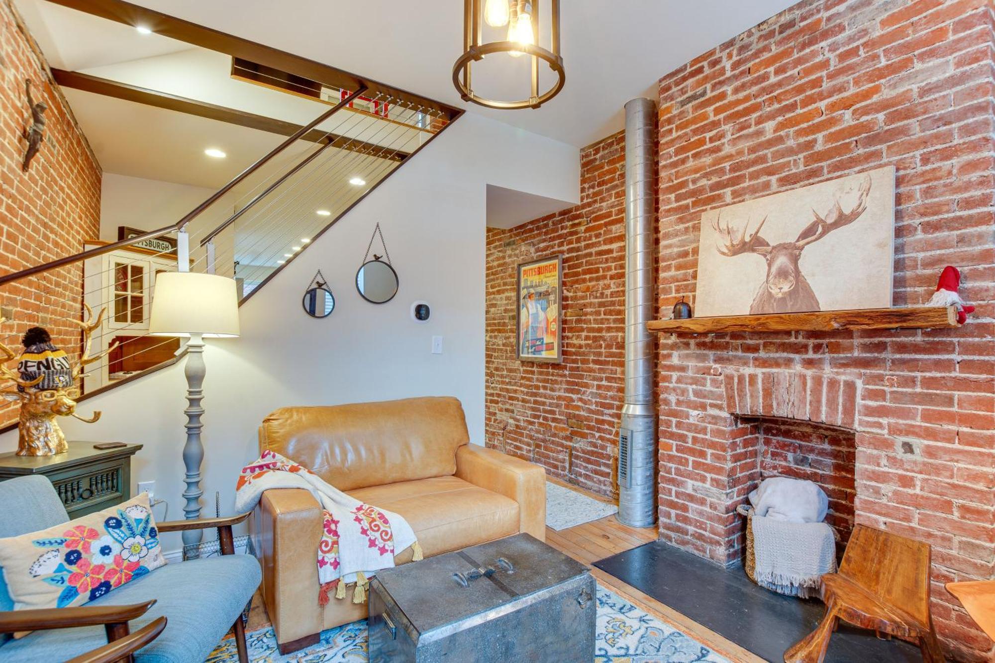 Holiday home Idyllic Row House, 3 Mi To Downtown! *