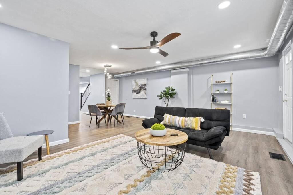 3br Charming With Fireplace *