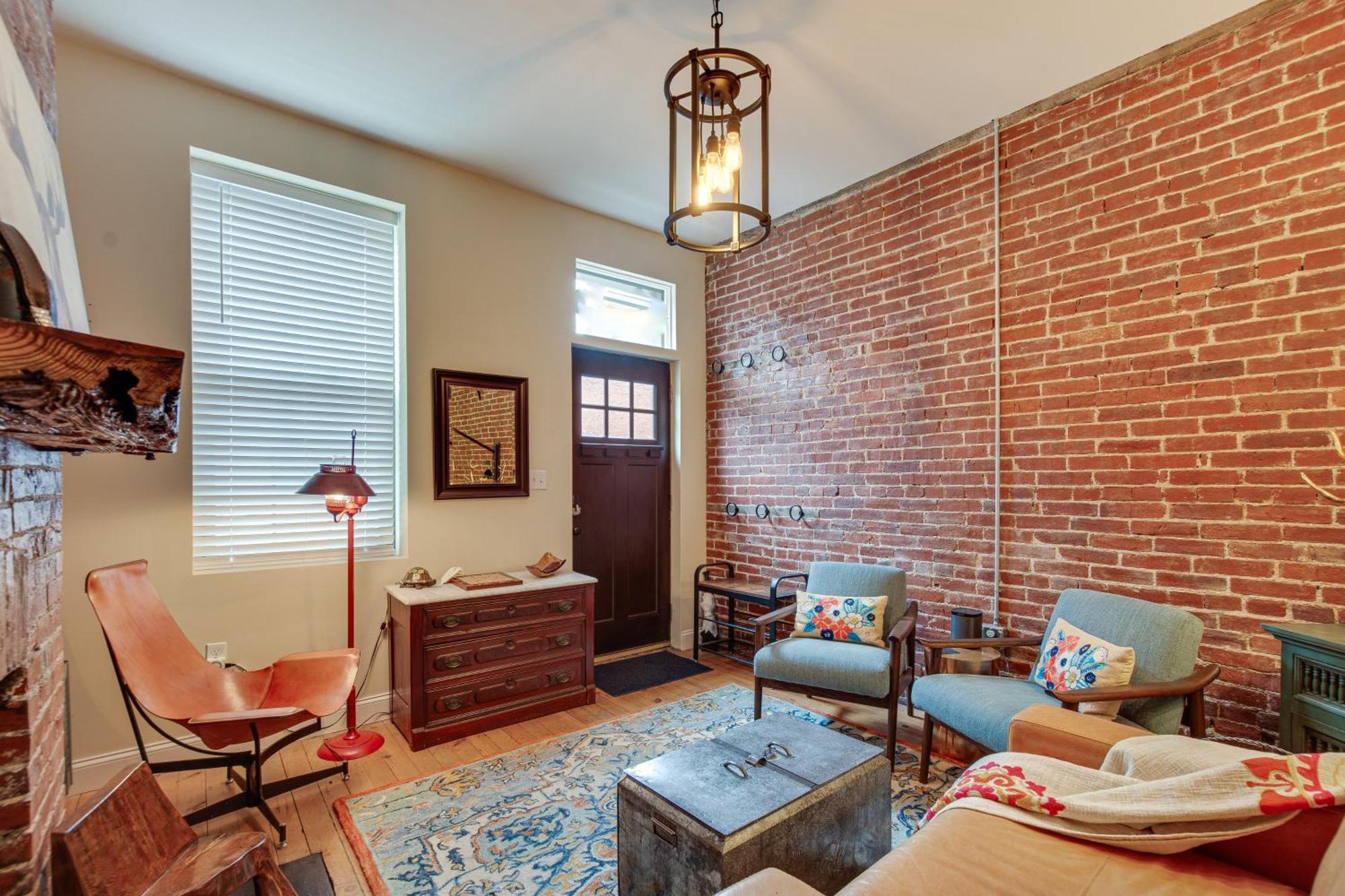 Idyllic Row House, 3 Mi To Downtown! Pittsburgh