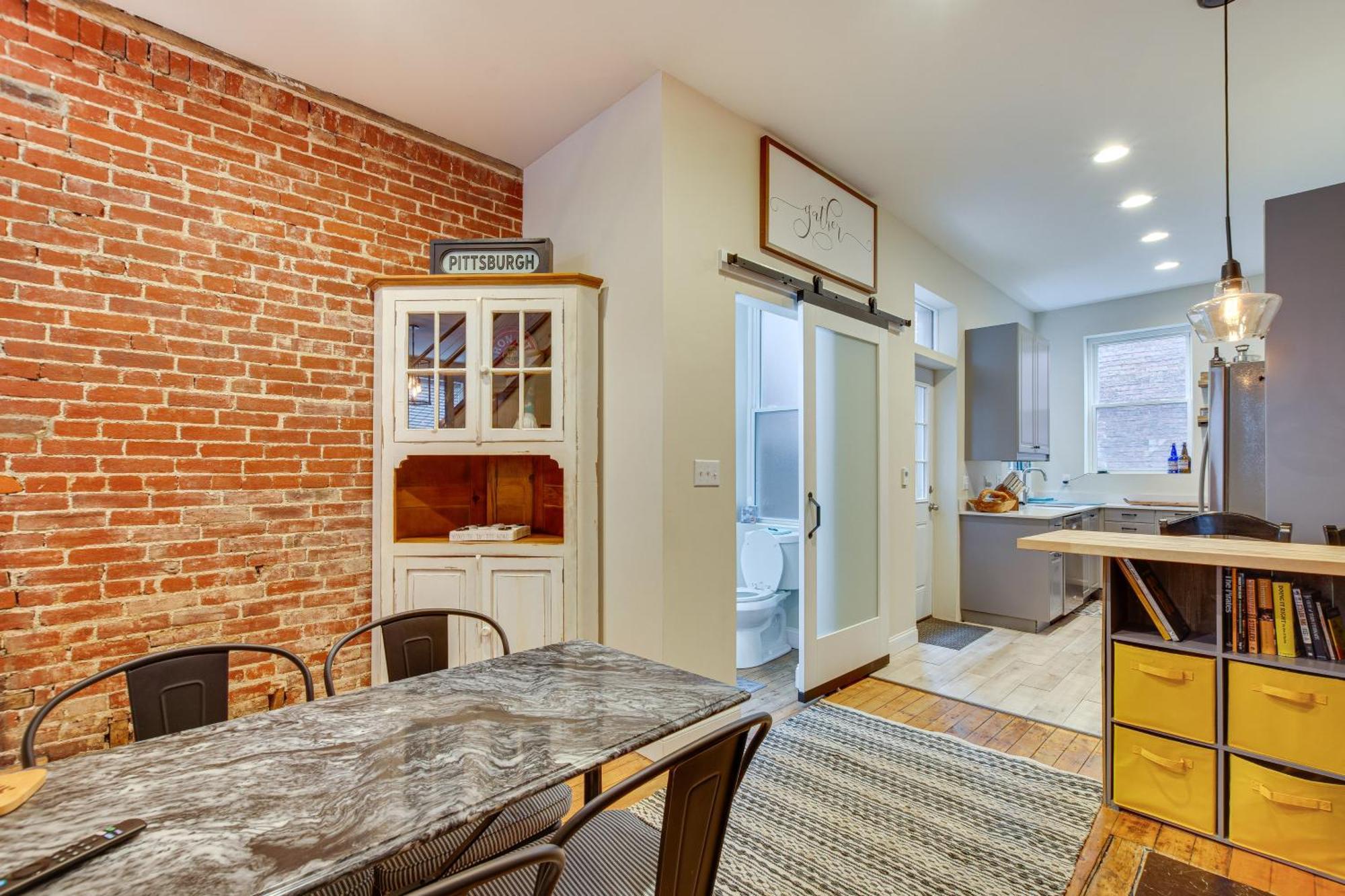 Idyllic Row House, 3 Mi To Downtown!