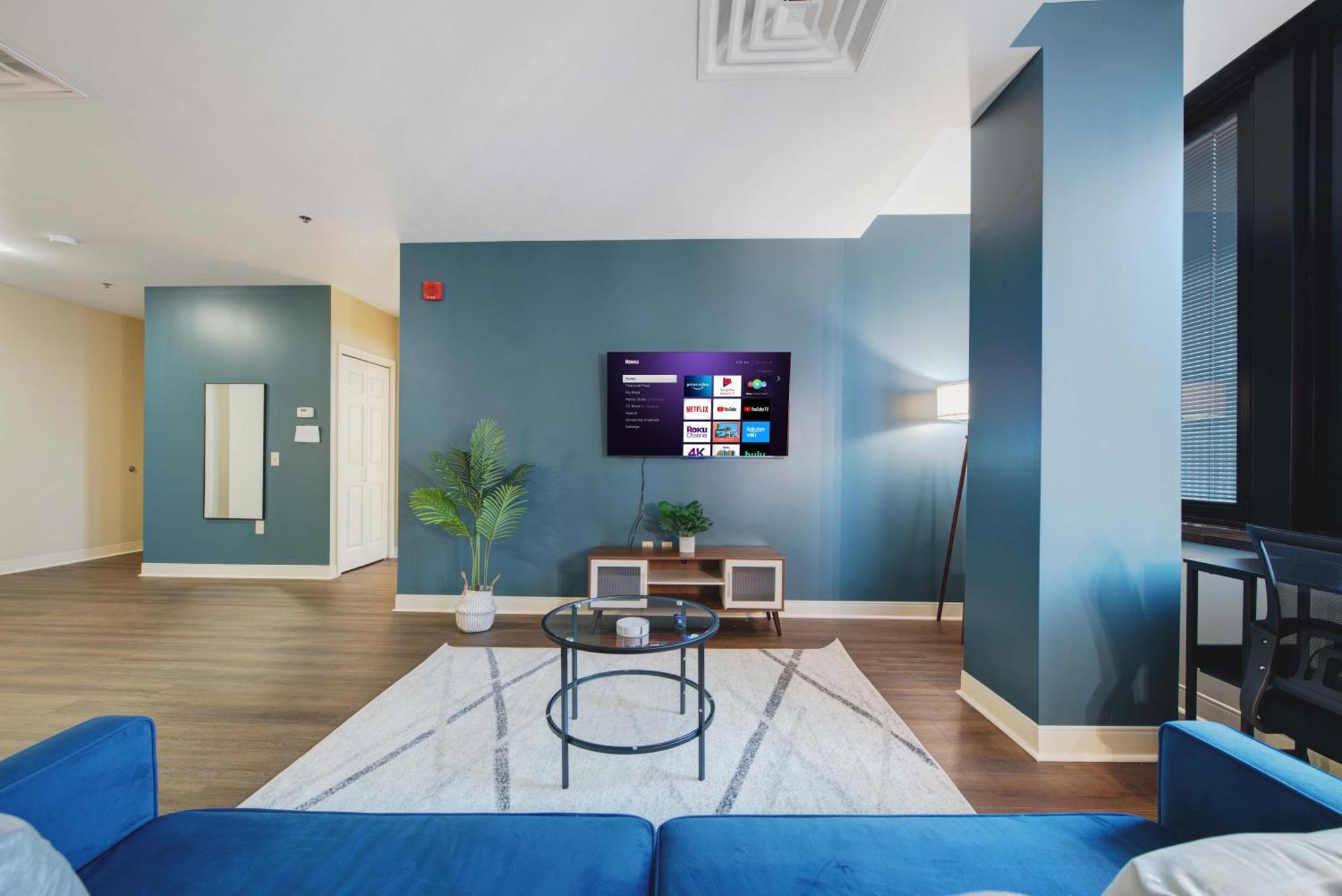 Upscale Charm Prime Location 24-7 Onsite Parking Gym Lounge * Pittsburgh
