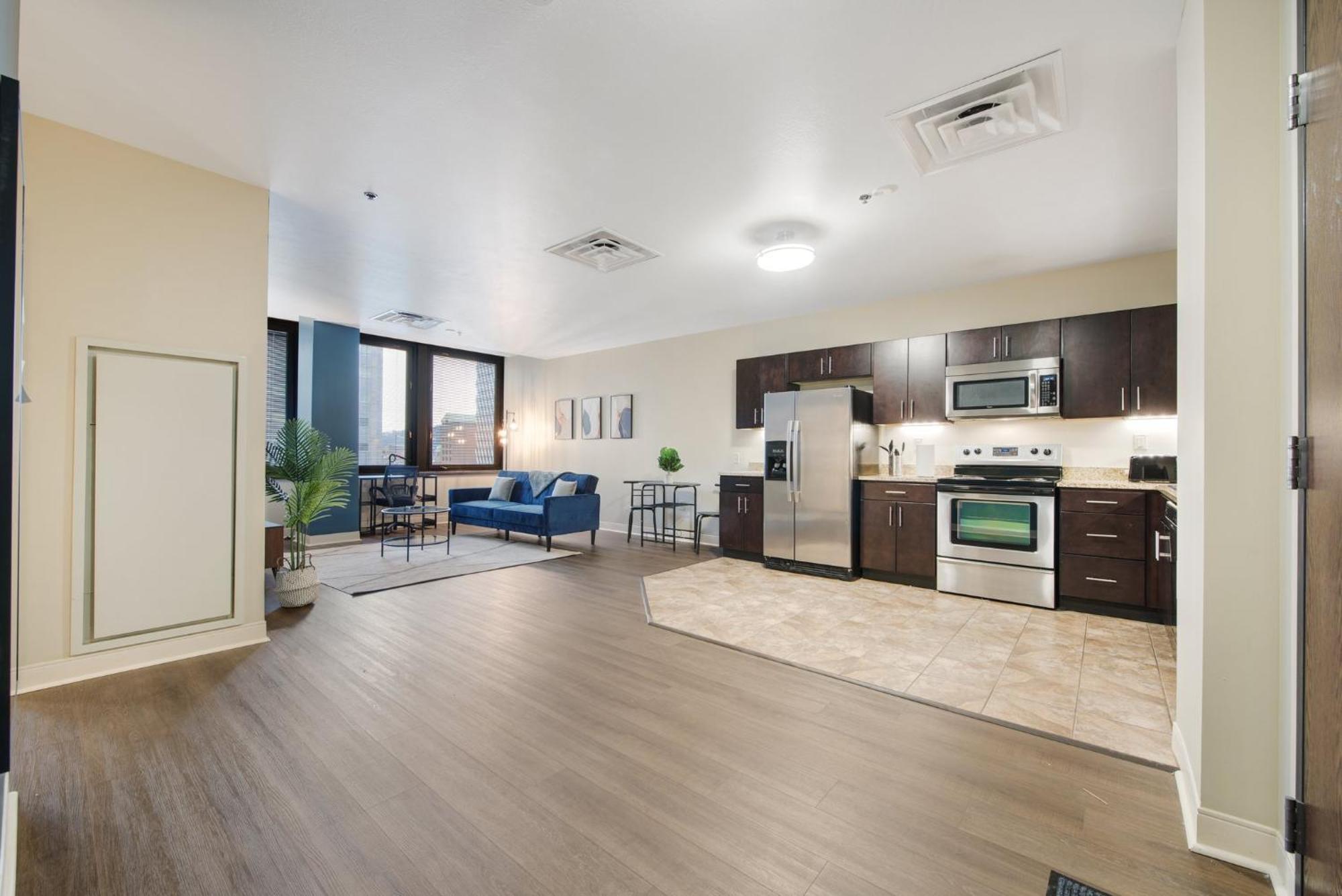 Upscale Charm Prime Location 24-7 Onsite Parking Gym Lounge *