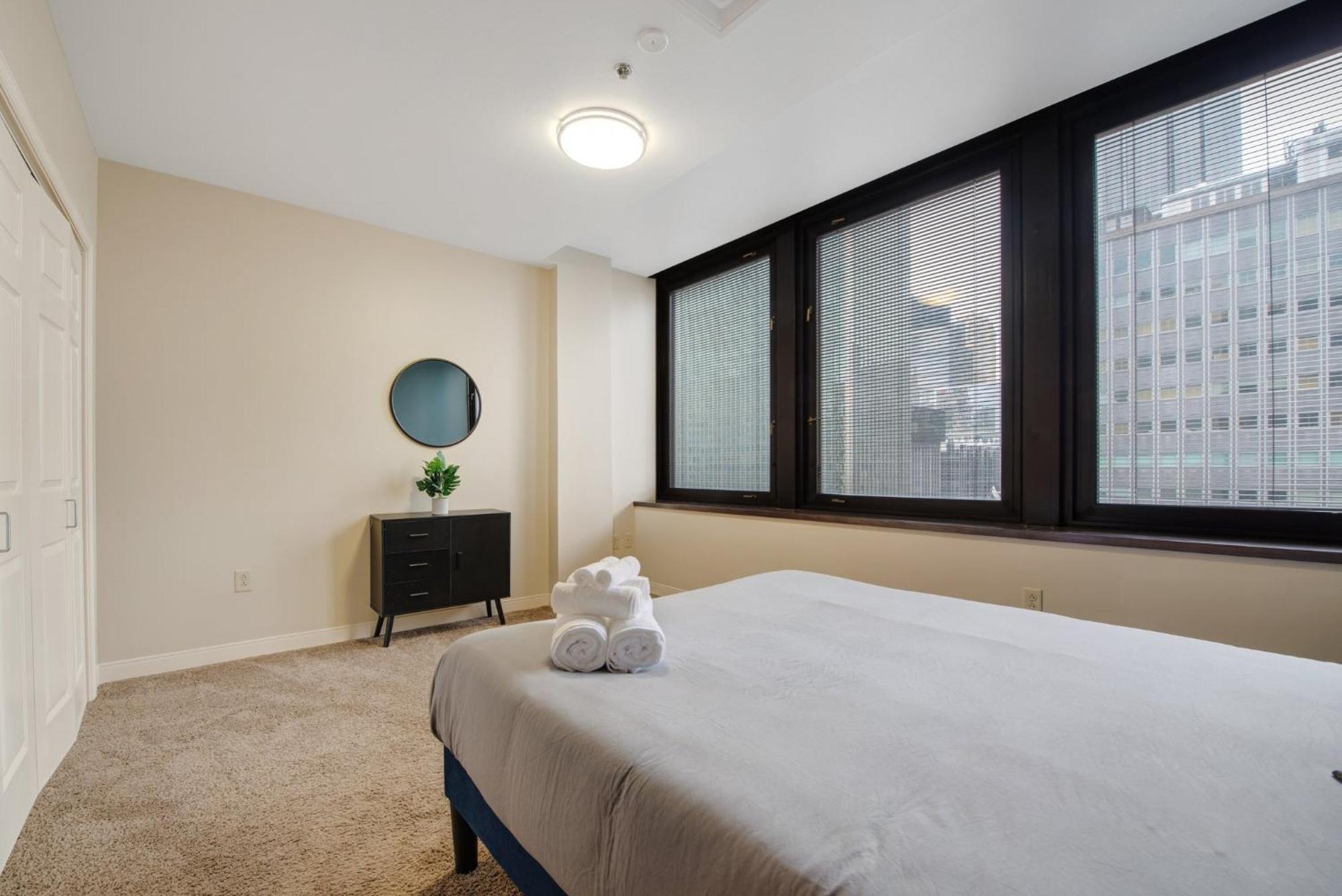Upscale Charm Prime Location 24-7 Onsite Parking Gym Lounge *