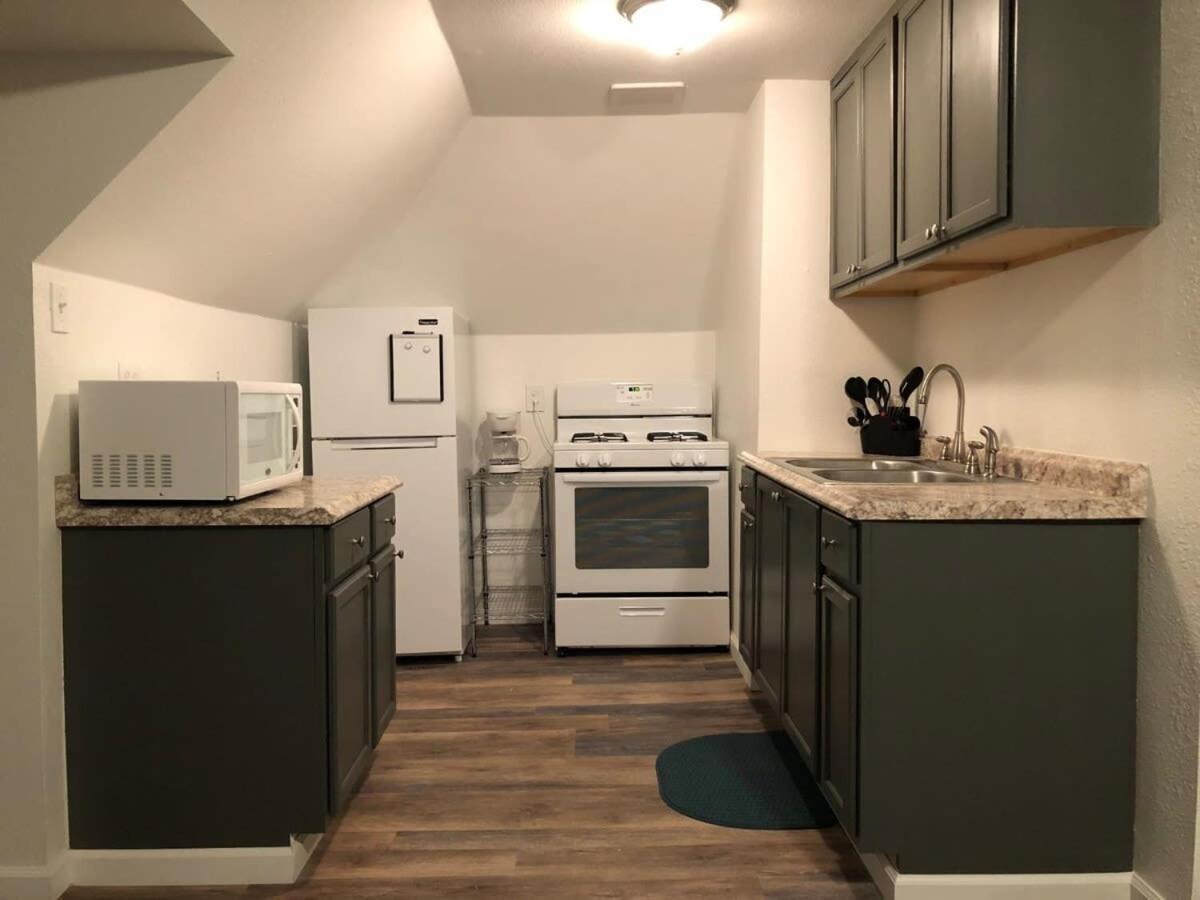 Unwind In A Bright Comfortable For 3 Pittsburgh