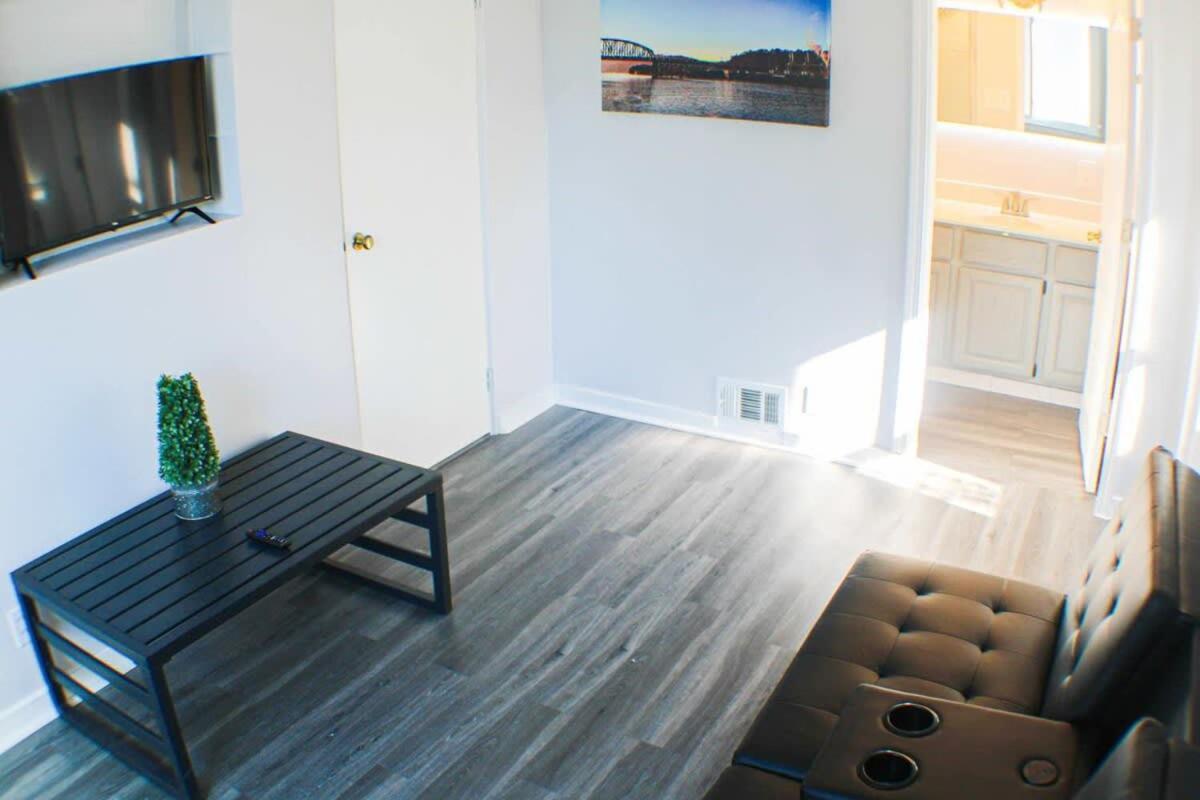 Ferienhaus Newly Renovated 2-bed Near Downtown-north Shore *