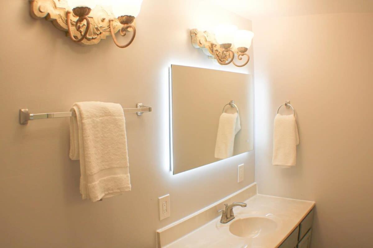 Newly Renovated 2-bed Near Downtown-north Shore