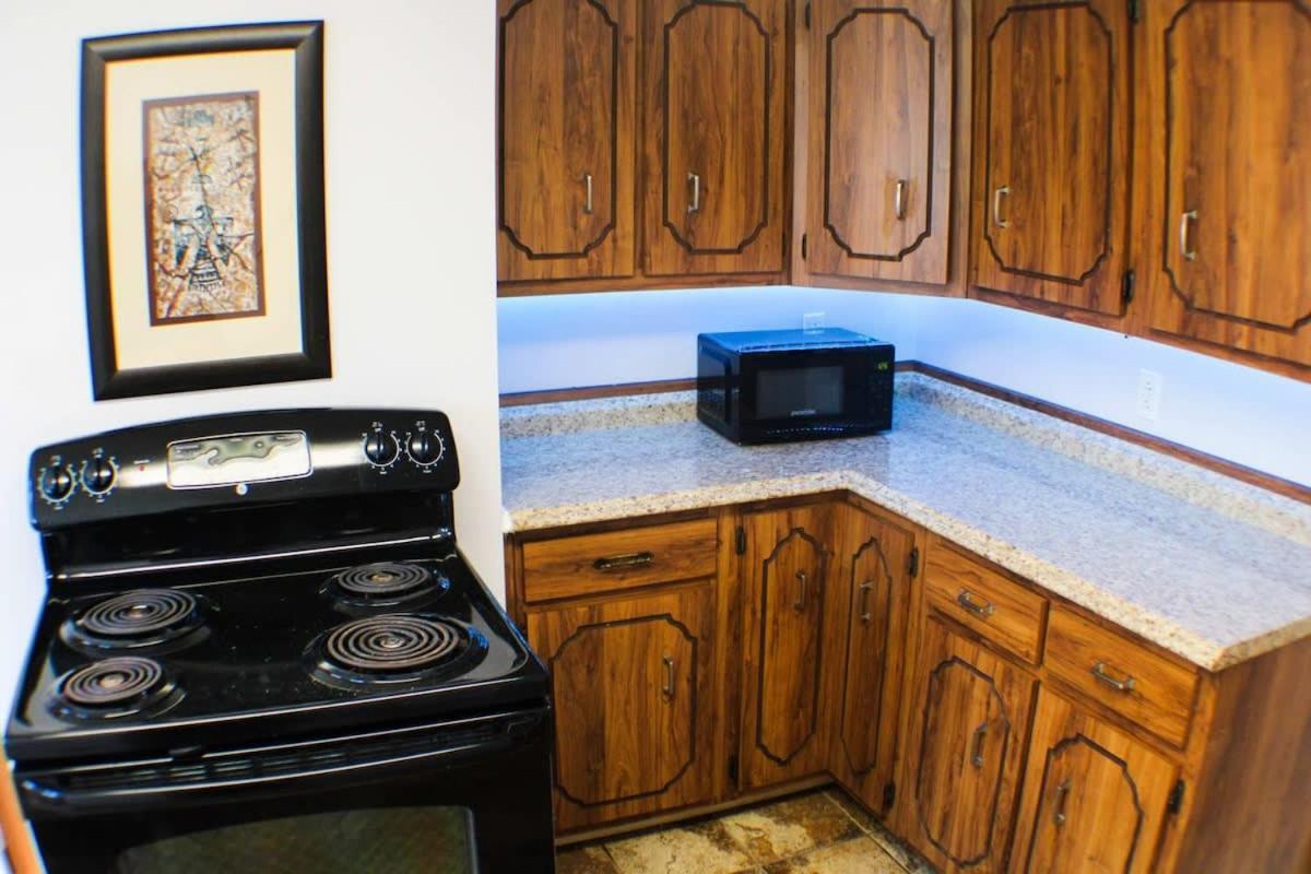 Ferienhaus Newly Renovated 2-bed Near Downtown-north Shore *