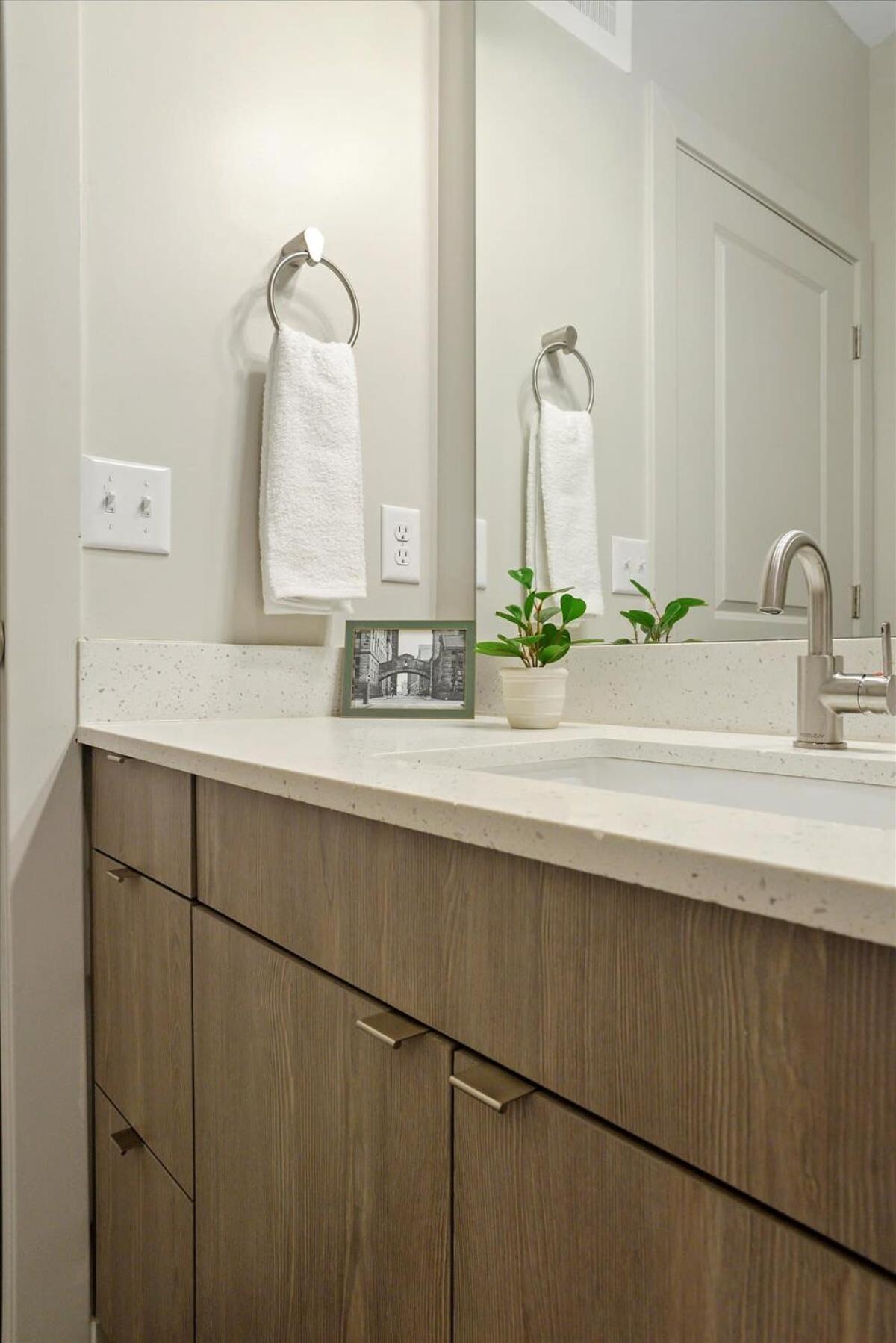 Cozysuites Modern 1br, Lawrenceville Apartment Pittsburgh